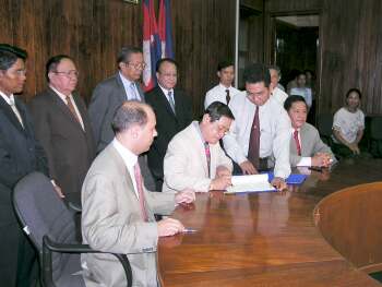Signing an agreement with the Ministry of Information